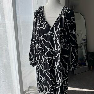 H&M Black and White Long Sleeve Dress
